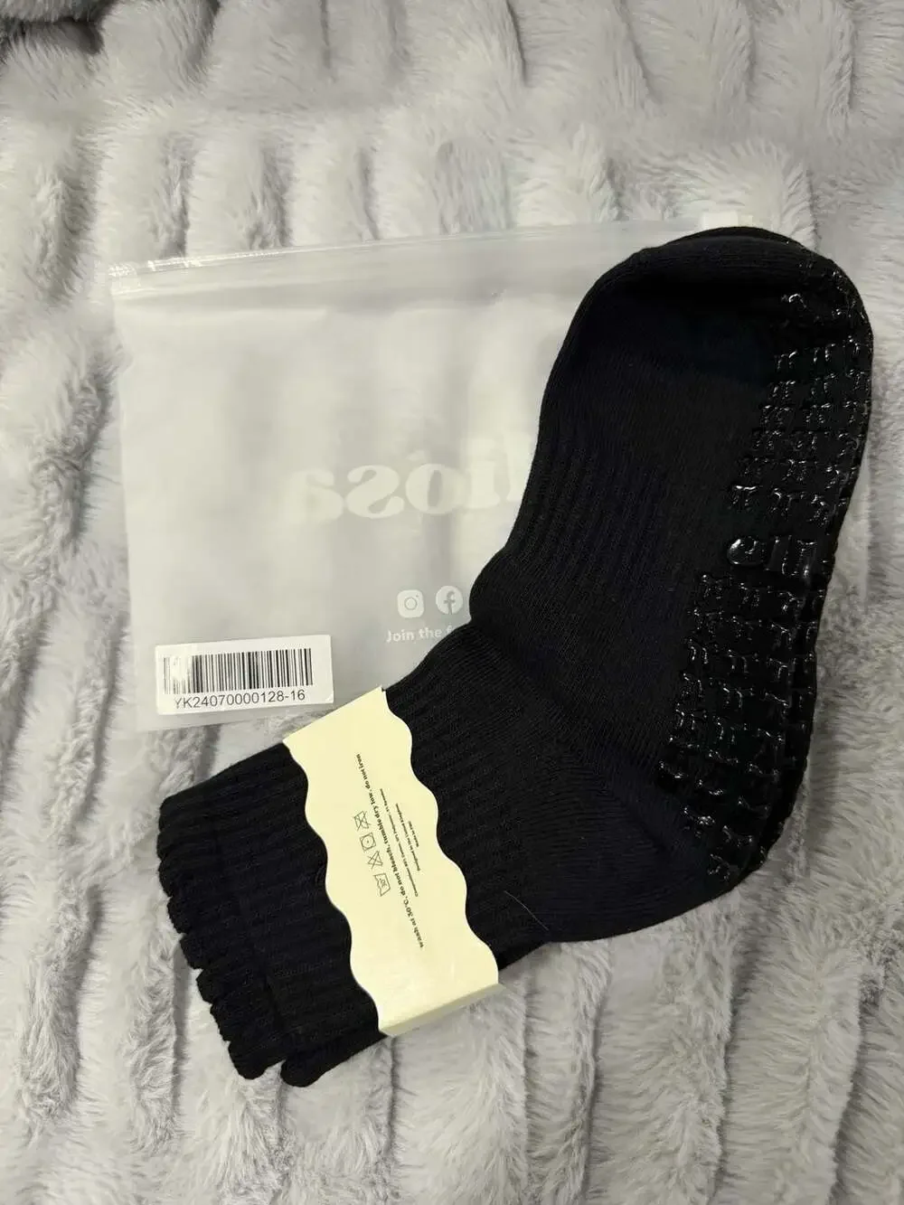 Elliosa Grip Basics Black Non-Slip Pilates and Yoga Socks Dual Direction